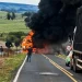 Incêndio atinge carreta carregada com farelo na PR-218, em Jundiaí do Sul “Assista o vídeo”