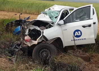 Cinco trabalhadores morrem após caminhonete bater de frente com caminhão na PR-090