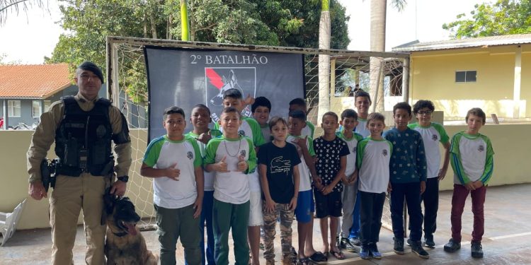 2° Batalhão recebe visita dos alunos do colégio Ruth Pimentel de Jacarezinho-PR “Confira as fotos”