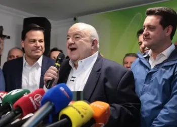 Rafael Greca desiste de pré-candidatura ao governo do Paraná e será vice na chapa de Sandro Alex