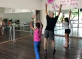 Jacarezinho abre inscrições para oficinas gratuitas de dança voltadas a crianças e adultos