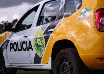 Homem é preso com espingarda calibre 12 carregada dentro de carro em Itambaracá