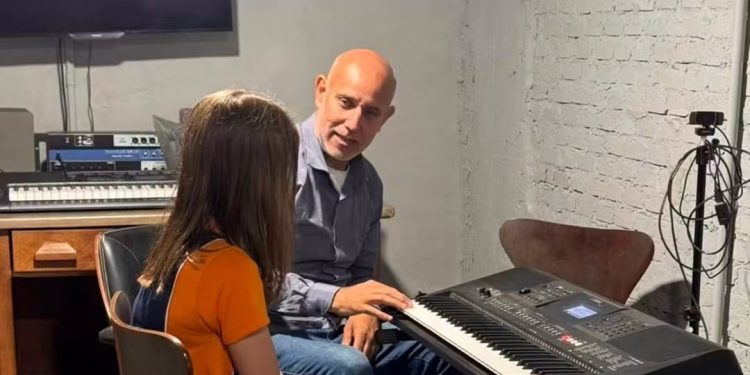 Profac oferece oficina gratuita de teclado em Jacarezinho