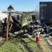 Caminhão perde os freios em descida, passa por cima de carro da Saúde e idoso morre preso às ferragens na PR-151Veículo de frota de Piraí do Sul foi esmagado