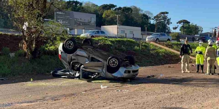 Paraná: Idosa de 73 anos morre e neto fica gravemente ferido após capotamento na BR-369