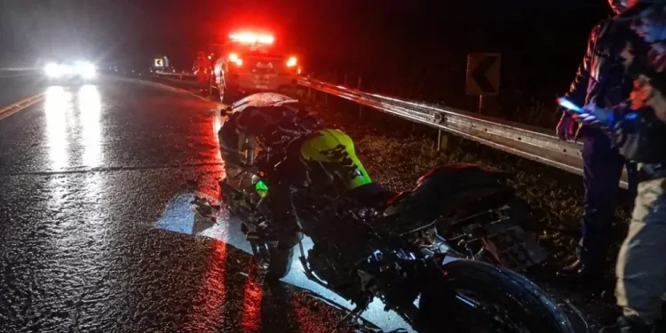 Jovem de 22 anos morre após perder o controle de moto e ser arremessado na PR-239
