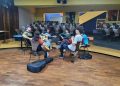 Jacarezinho abre inscrições para oficinas gratuitas de violão em diferentes pontos da cidade
