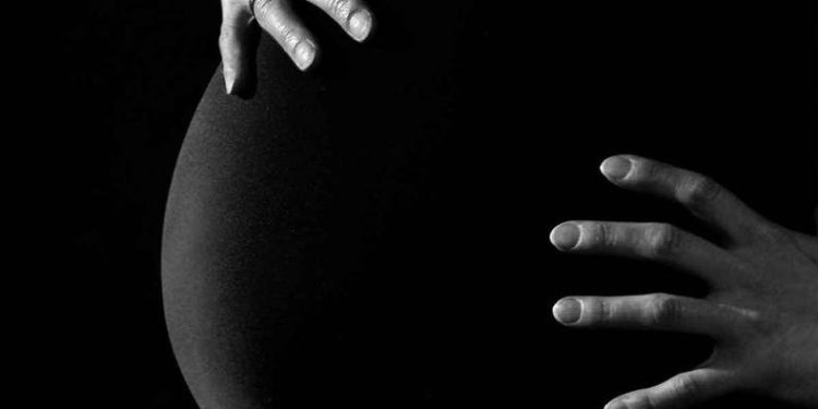 Grávida de seis meses é espancada pelo ex-companheiro e leva socos na barriga; suspeito não é localizado