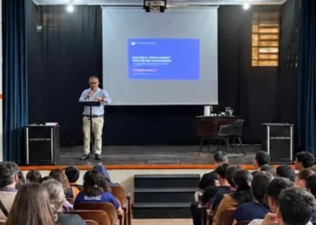 Polícia Civil leva palestra sobre bullying, racismo e crimes virtuais a estudantes de Jacarezinho