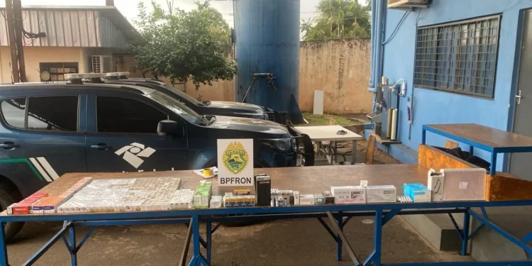 PM apreende mais de 2 mil ampolas de tirzepatida e pistola 9 mm escondida em ônibus no Norte Pioneiro