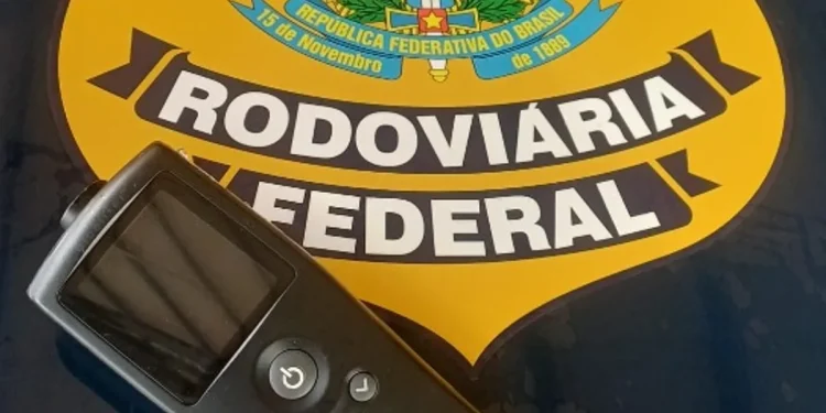 Norte Pioneiro: Motorista de bitrem é preso por embriaguez ao volante na BR-153
