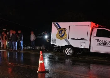 Paraná: Idoso de 75 anos morre em colisão frontal entre carro e caminhão na PR-466