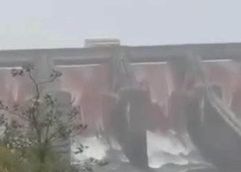 Itaipu abre vertedouro após fortes chuvas e reforça controle do nível do reservatório