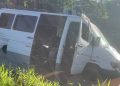 Van com sete trabalhadores rurais cai em represa em Bandeirantes, no Paraná