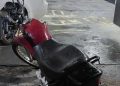 Polícia Militar recupera motocicleta furtada e prende dois suspeitos em Jacarezinho