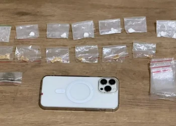 Norte Pioneiro: ROTAM prende mulher por tráfico de drogas em Wenceslau Braz; três crianças ficaram expostas aos entorpecentes