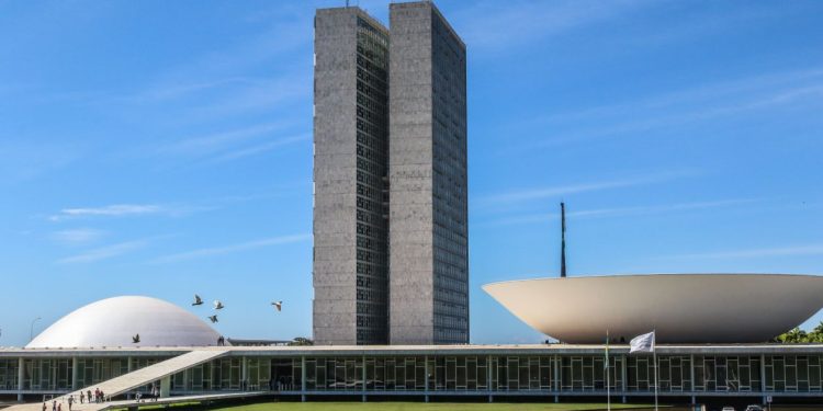 Após fechamento das urnas, 30 deputados federais foram eleitos no Paraná. (Foto: Antônio Cruz/Agência Brasil)