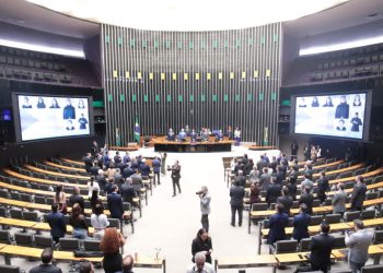 PL cresce de 98 para 121 deputados e centrão diminui; esquerda terá 24% da Câmara